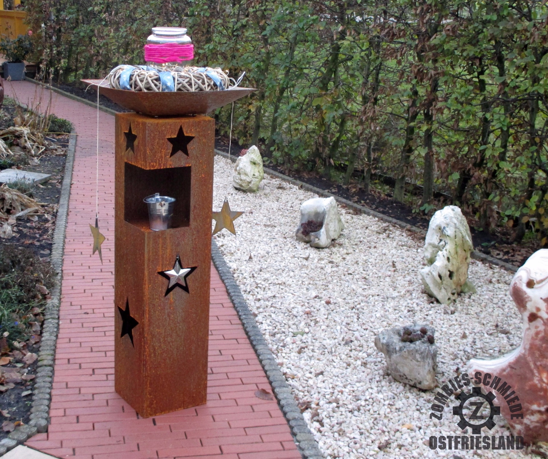 Rostsäule mit Sternenmotiv