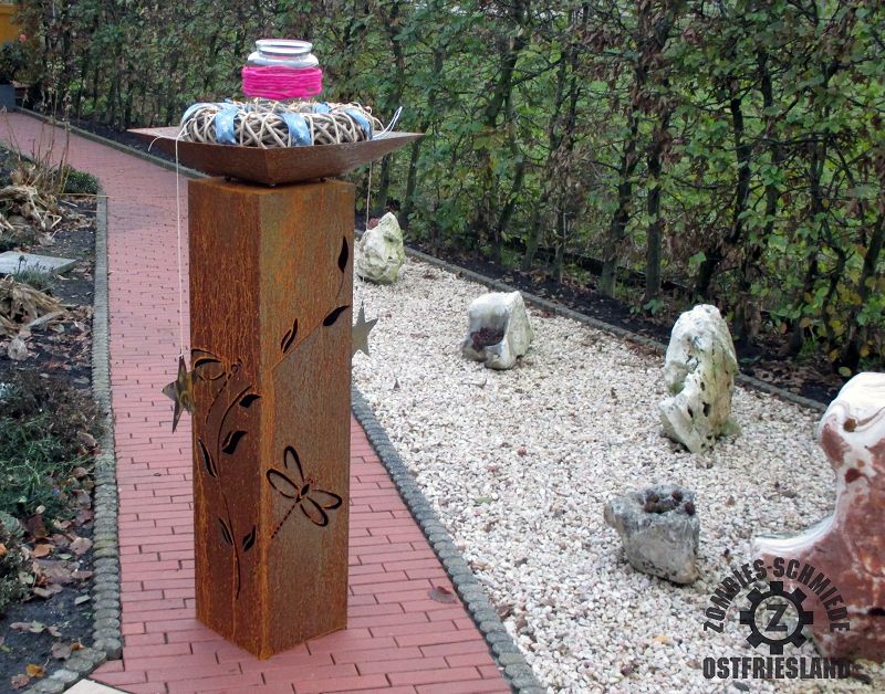 Rostsäule mit Libellen und Bläterranke