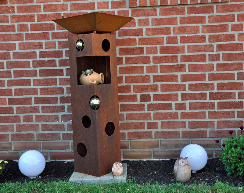 Rostsäule mit Kugeln